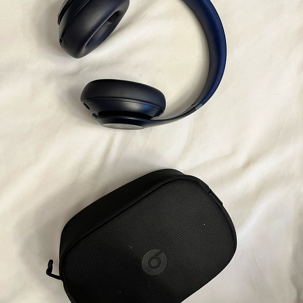 Beats Studio pro Headphones - Navy Blue